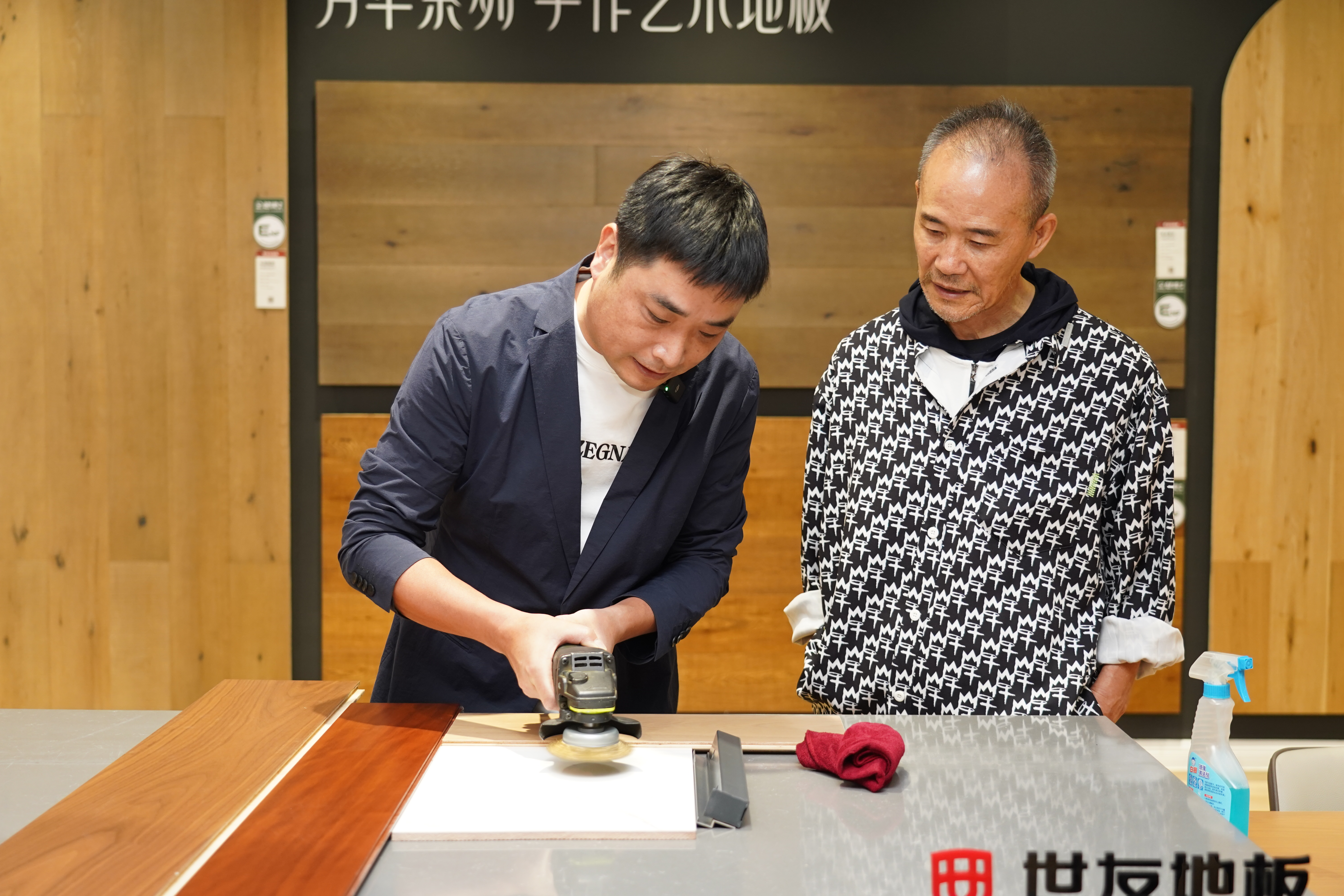 共建绿色生态 共鉴超级品质，绿色品质大使王石高度评价世友客卧通铺地板
